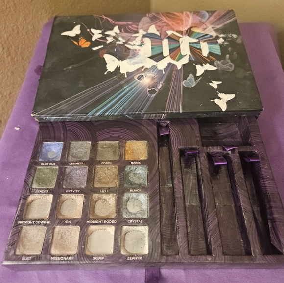 Urban Decay Book of Shadows Vol. 4 Part 1 SUPER RARE - Picture 6 of 8